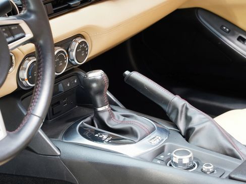 Used 2019 MAZDA MX-5 Miata Grand Touring RWD image 46