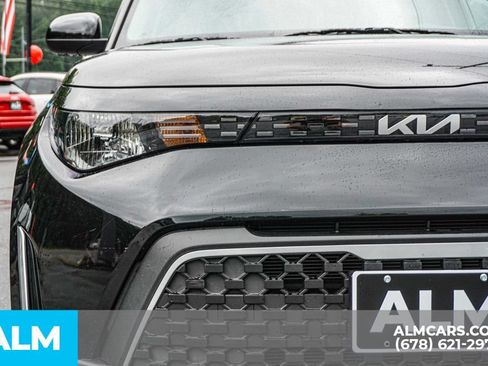 Used 2025 Kia Soul LX w/ LX Technology Package FWD image 11