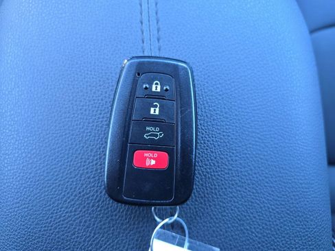 Used 2023 Toyota RAV4 XLE Premium image 12