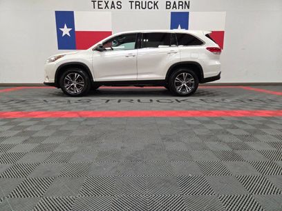Used 2019 Toyota Highlander LE