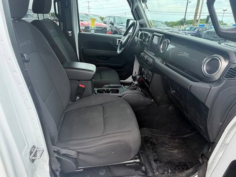 Used 2021 Jeep Wrangler Unlimited Sahara AWD/4WD image 34