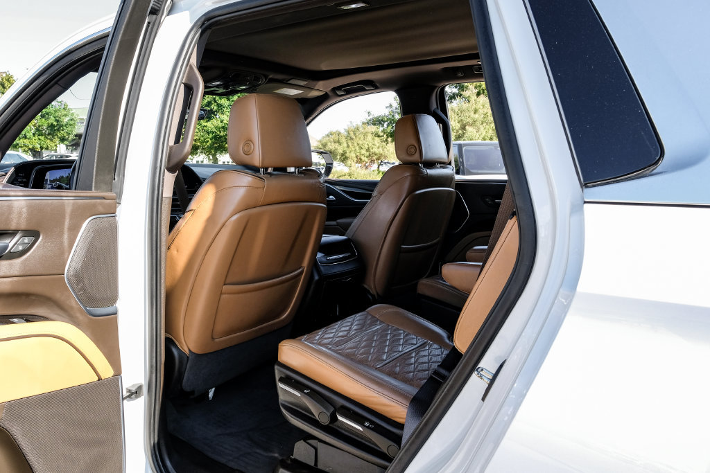 Used 2022 Cadillac Escalade Premium Luxury AWD/4WD image 38