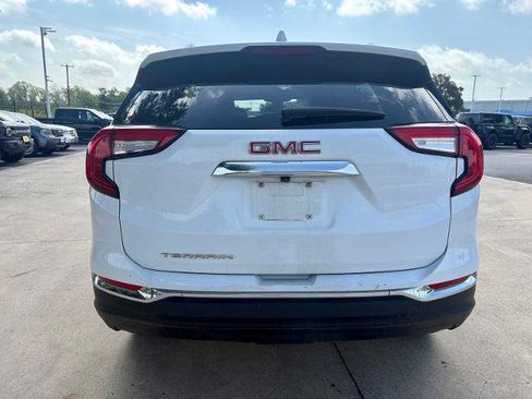 Used 2024 GMC Terrain SLT FWD image 4
