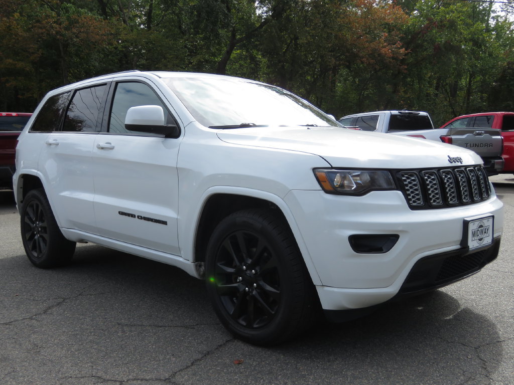 Used 2018 Jeep Grand Cherokee Altitude AWD/4WD image 3