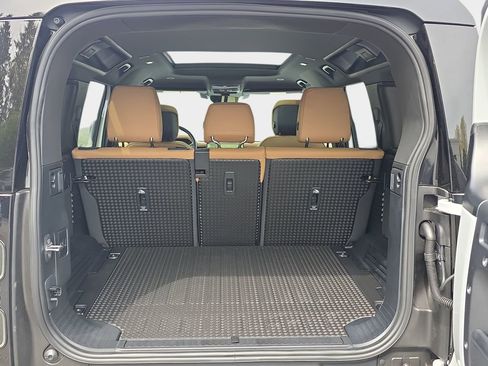New 2026 Land Rover Defender 110 S image 12