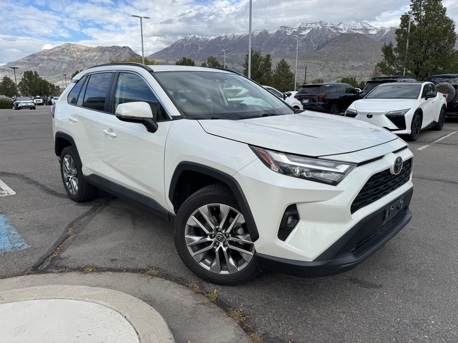 Used 2022 Toyota RAV4 XLE Premium AWD/4WD image 2