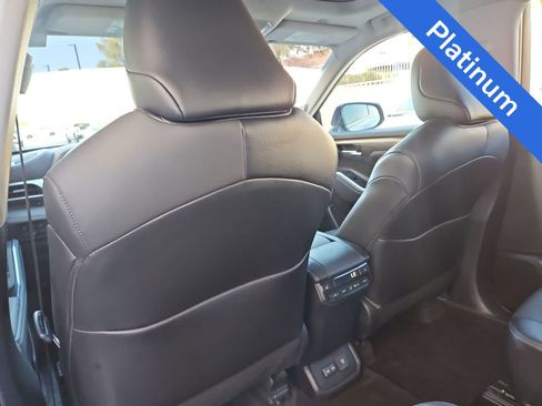 Used 2023 Toyota Highlander Platinum FWD image 16