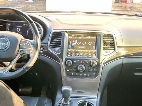 Used 2018 Jeep Grand Cherokee Overland AWD/4WD image 21