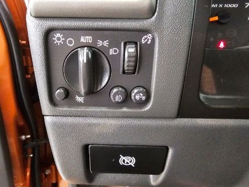 Used 2005 Chevrolet Colorado LS image 12