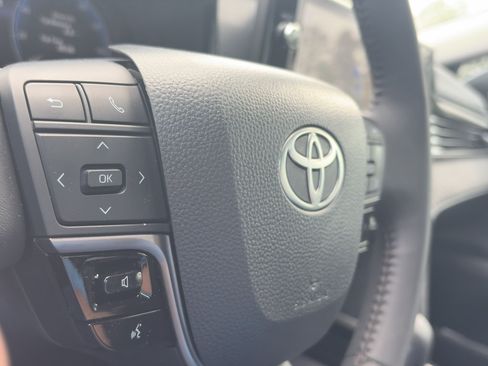 Used 2026 Toyota Camry XLE FWD image 30