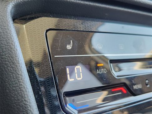 Used 2025 Volkswagen Taos SE image 14