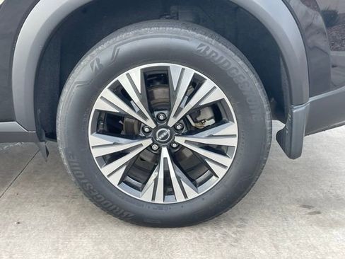 Used 2023 Nissan Rogue SV image 6