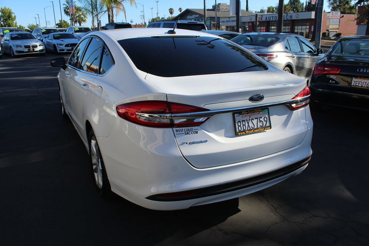 Used 2018 Ford Fusion SE FWD image 5