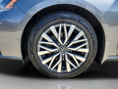 Used 2023 Nissan Altima 2.5 SV FWD image 29