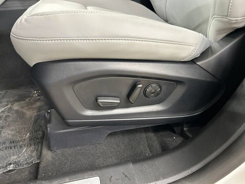 New 2026 Ford Explorer Platinum w/ LUX Leather Package AWD/4WD image 11