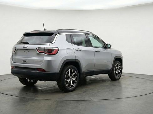 Used 2025 Jeep Compass Limited AWD/4WD image 9