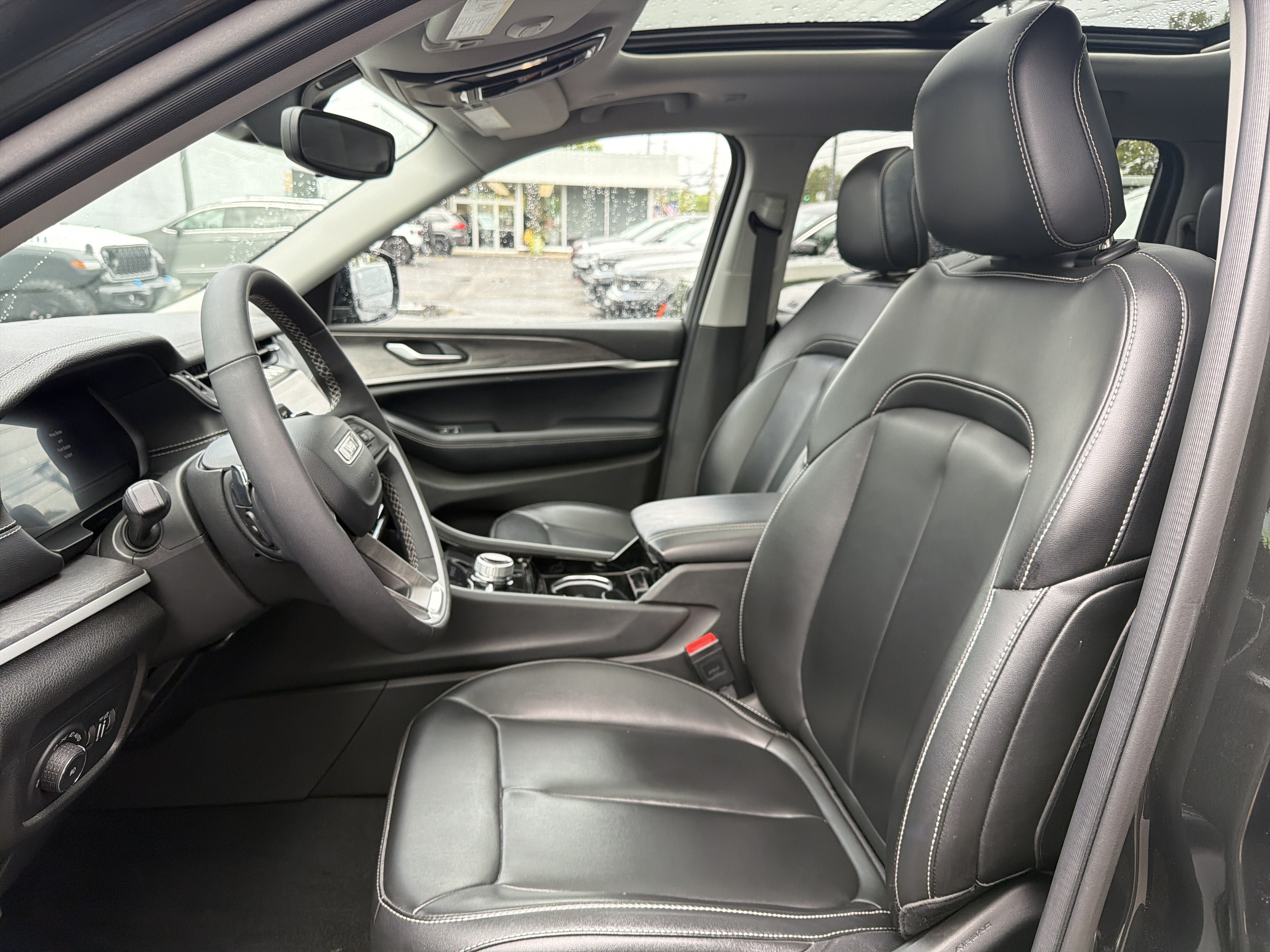 Used 2023 Jeep Grand Cherokee L Limited AWD/4WD image 10