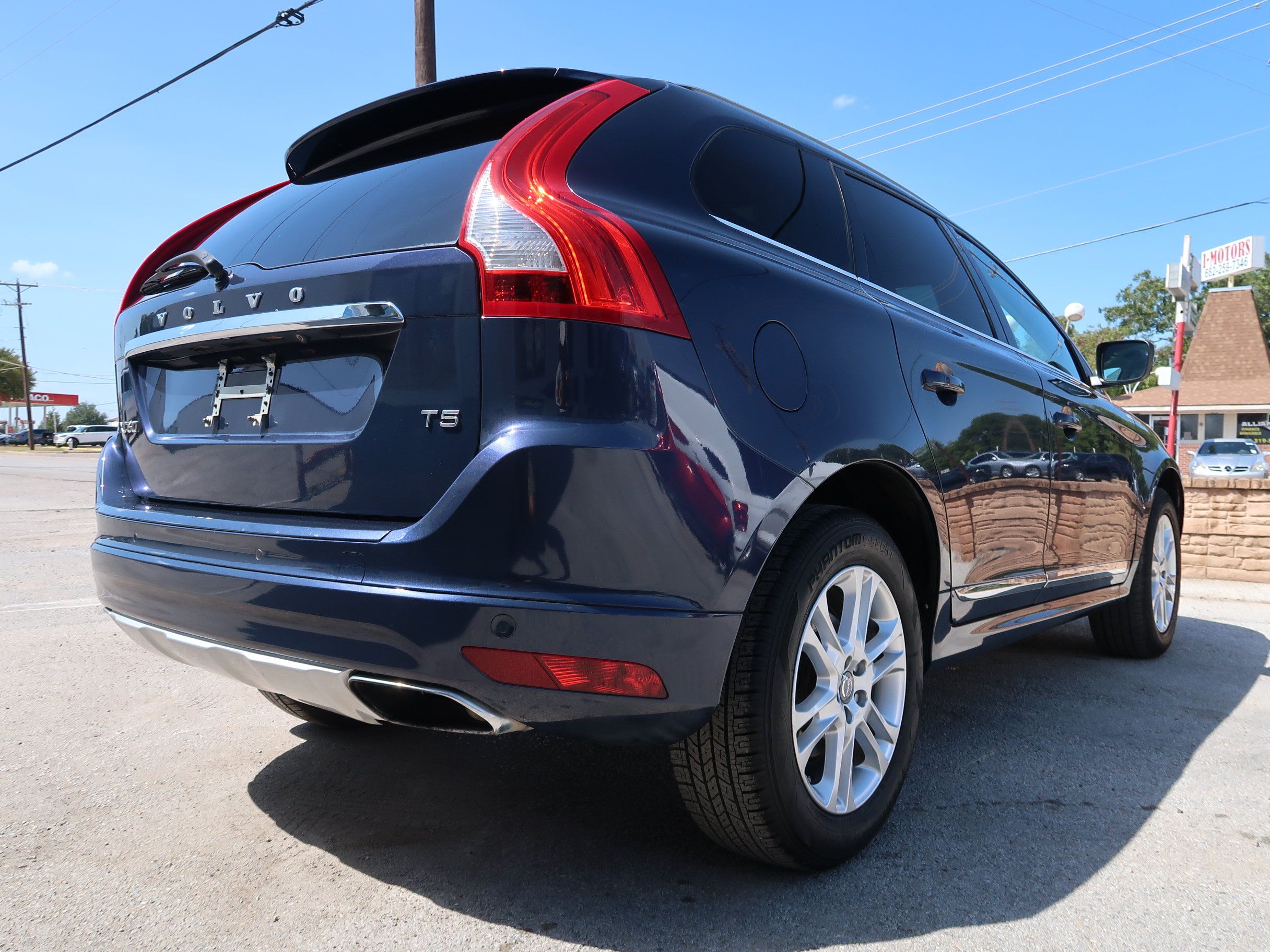 Used 2015 Volvo XC60 T5 Premier w/ Proximity Package FWD image 8