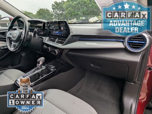 Certified 2025 Chevrolet Trax LT w/ LT Convenience Package FWD image 20