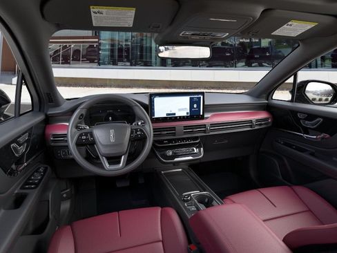New 2025 Lincoln Corsair Grand Touring w/ Jet Appearance Package AWD/4WD image 9