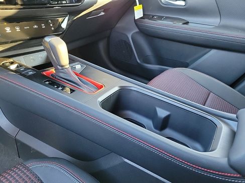 Used 2025 Nissan Kicks SR image 29