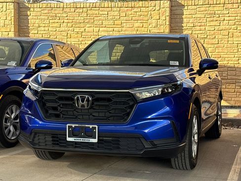 Used 2025 Honda CR-V LX image 1