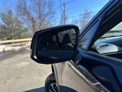 Used 2024 Toyota Corolla Cross SE image 15