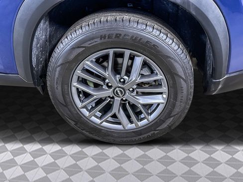 Used 2023 Nissan Rogue S image 32