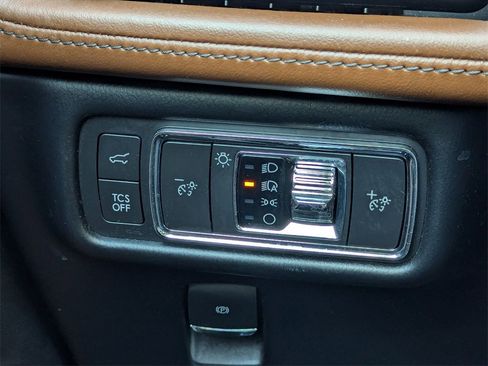 Used 2022 Lincoln Nautilus Reserve w/ Equipment Group 201A image 13