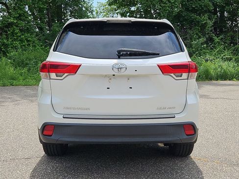 Used 2018 Toyota Highlander XLE AWD/4WD image 6