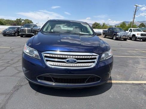 Used 2011 Ford Taurus Limited w/ 303A Rapid Spec Order Code FWD image 2
