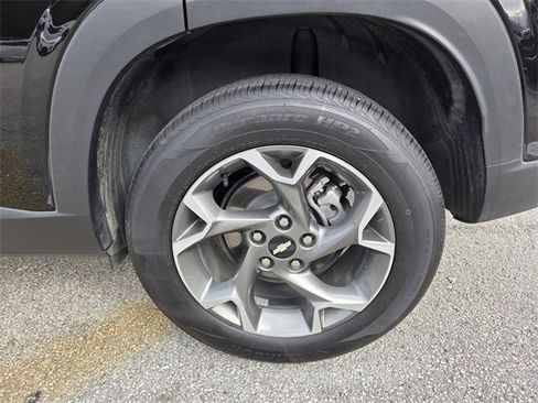 Certified 2025 Chevrolet Trax LT image 16