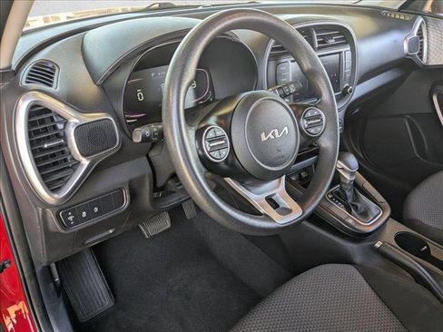 Used 2023 Kia Soul LX image 10