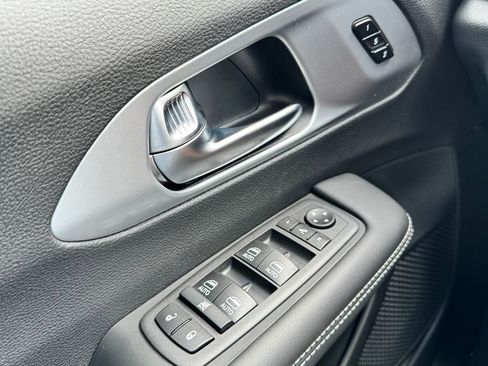 New 2026 Chrysler Pacifica Limited image 27