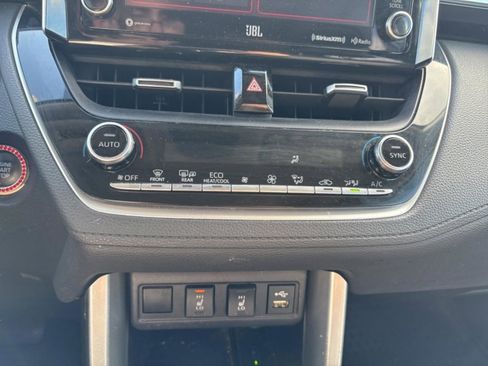 Used 2022 Toyota Corolla Cross XLE w/ Convenience Package image 19