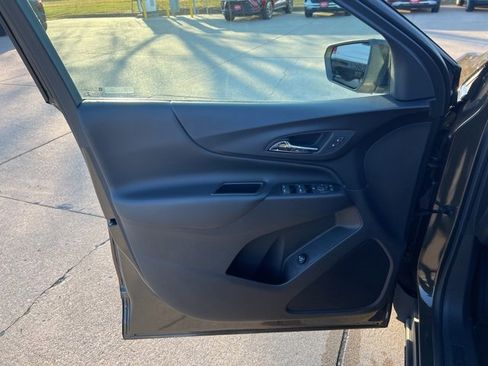 Used 2023 Chevrolet Equinox LT image 11