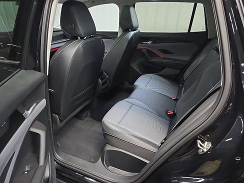 Used 2025 Volkswagen Tiguan SE w/ Panoramic Sunroof Package AWD/4WD image 30