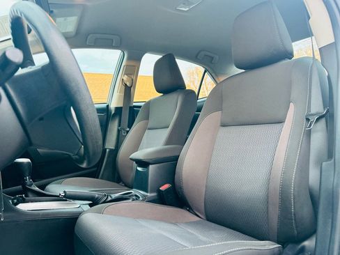 Used 2018 Toyota Corolla LE image 30