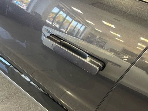 Used 2024 Kia EV9 Land image 23