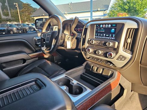 Used 2018 GMC Sierra 1500 SLT w/ SLT Premium Package AWD/4WD image 14