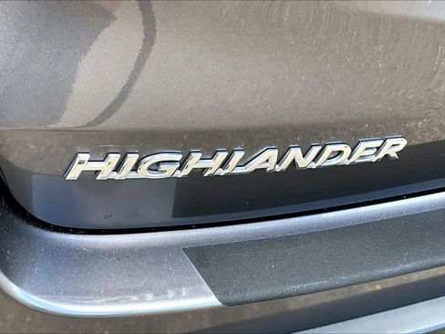 Used 2015 Toyota Highlander XLE AWD/4WD image 30