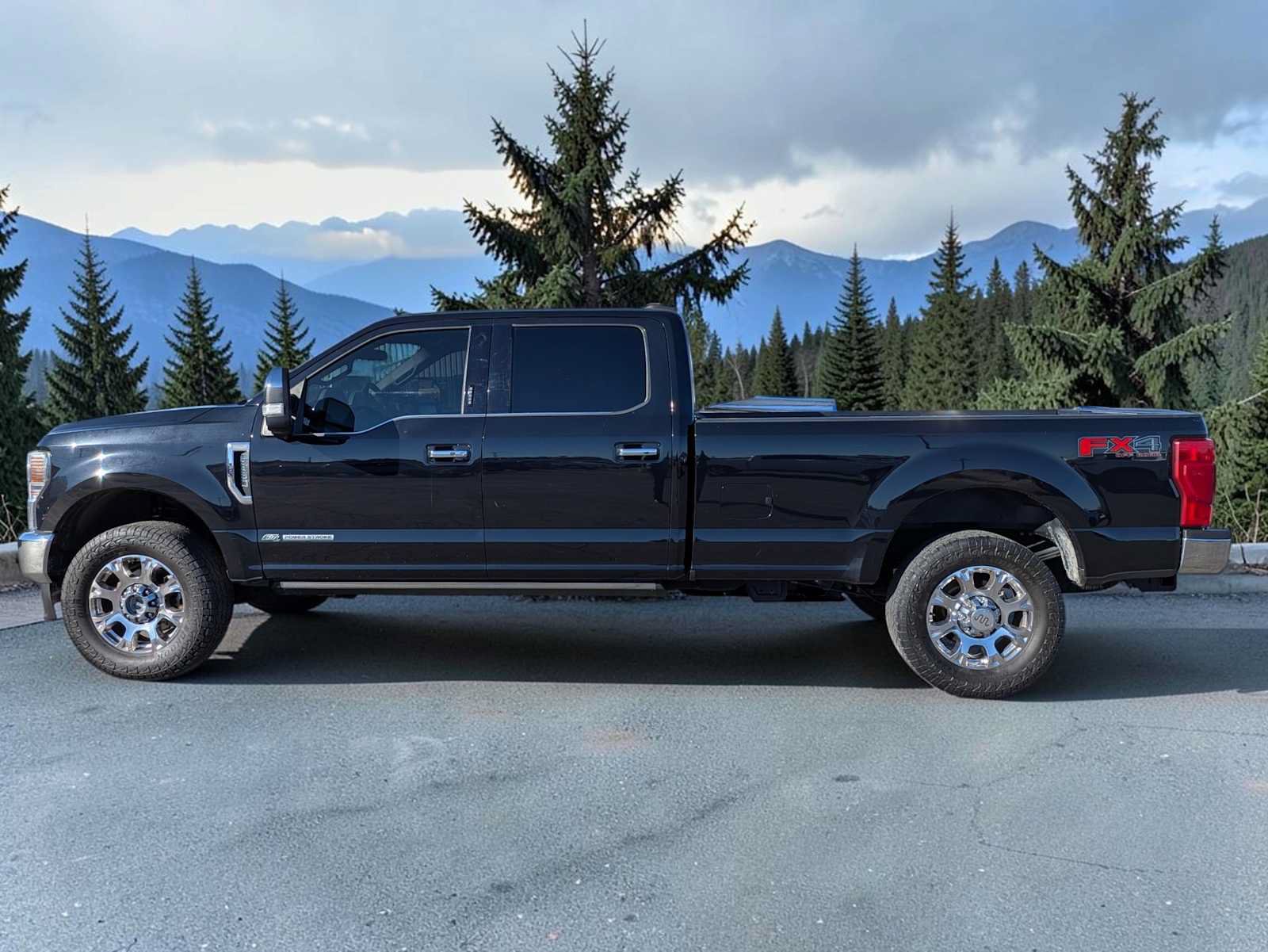Used 2022 Ford F350 King Ranch w/ Chrome Package AWD/4WD image 3