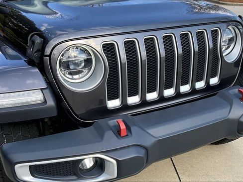 Used 2020 Jeep Wrangler Unlimited Sahara image 32