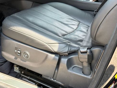 Used 2013 Hyundai Equus Signature RWD image 24