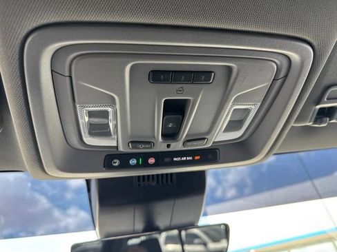 Used 2022 Chevrolet Silverado 1500 LTZ w/ Technology Package AWD/4WD image 15
