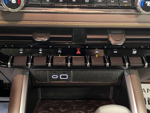 Used 2024 Chevrolet Colorado ZR2 image 30