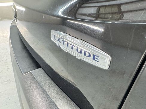 Used 2020 Jeep Renegade Latitude FWD image 11