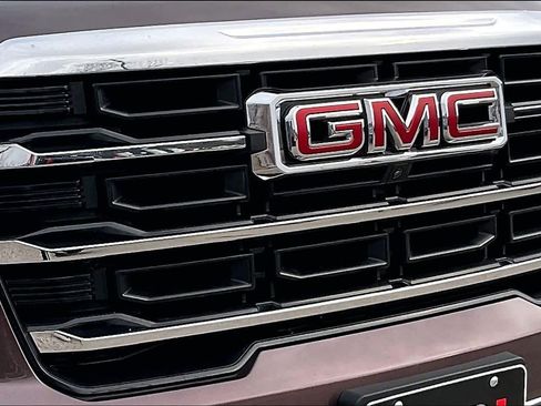 Used 2024 GMC Acadia Elevation image 29