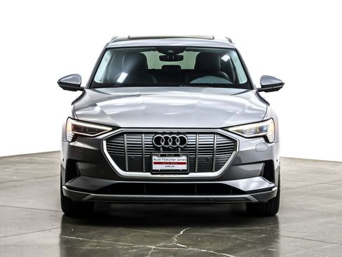 Used 2022 Audi e-tron Premium Plus w/ Premium Plus Package image 4