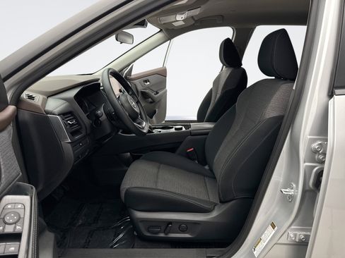 Used 2023 Nissan Rogue SV AWD/4WD image 11